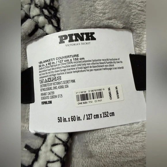 VS Pink plush cozy fleece logo blanket - Picture 2 of 2